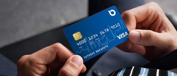 لا توفر بطاقة فيزا من Bitwala راحة إنفاق عملاتك الرقمية مثل بطاقة الائتمان فحسب، بل تدعم أيضًا المدفوعات والمعاملات المالية السلسة. فهي بمثابة جسر بين عالم العملات الرقمية والتمويل التقليدي، مما يتيح للمستخدمين الوصول بسهولة إلى أموالهم نقداً عند الحاجة.