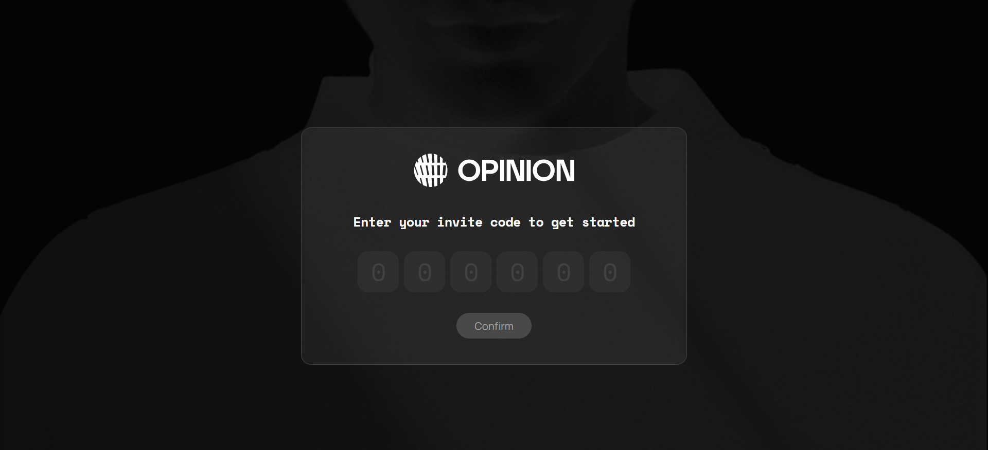 O ecrã de introdução do código de convite do Opinion Labs mostra o campo de introdução do código de referência de 6 dígitos com o botão de confirmação.