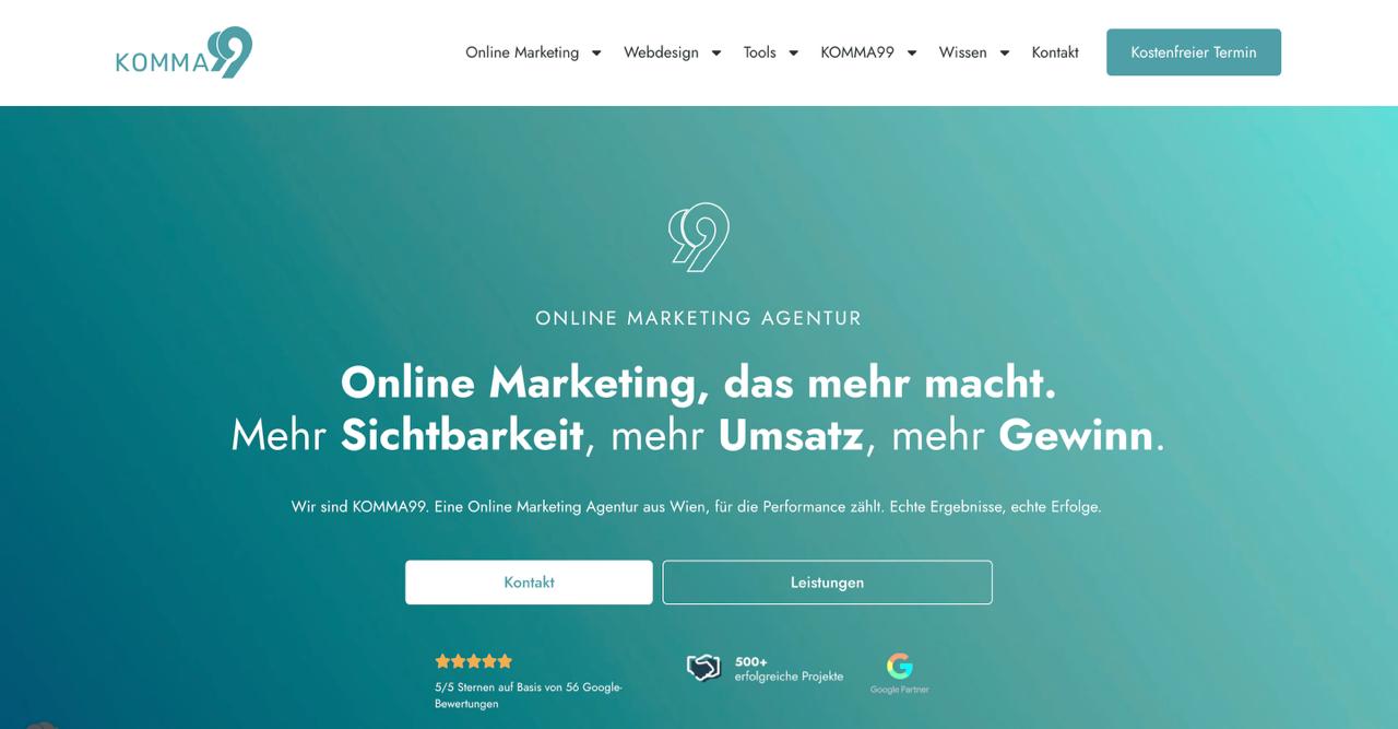 La page d'accueil de Komma99 présente l'agence viennoise de marketing à la performance qui intègre l'IA SEO et l'optimisation LLM pour les stratégies numériques multicanal.