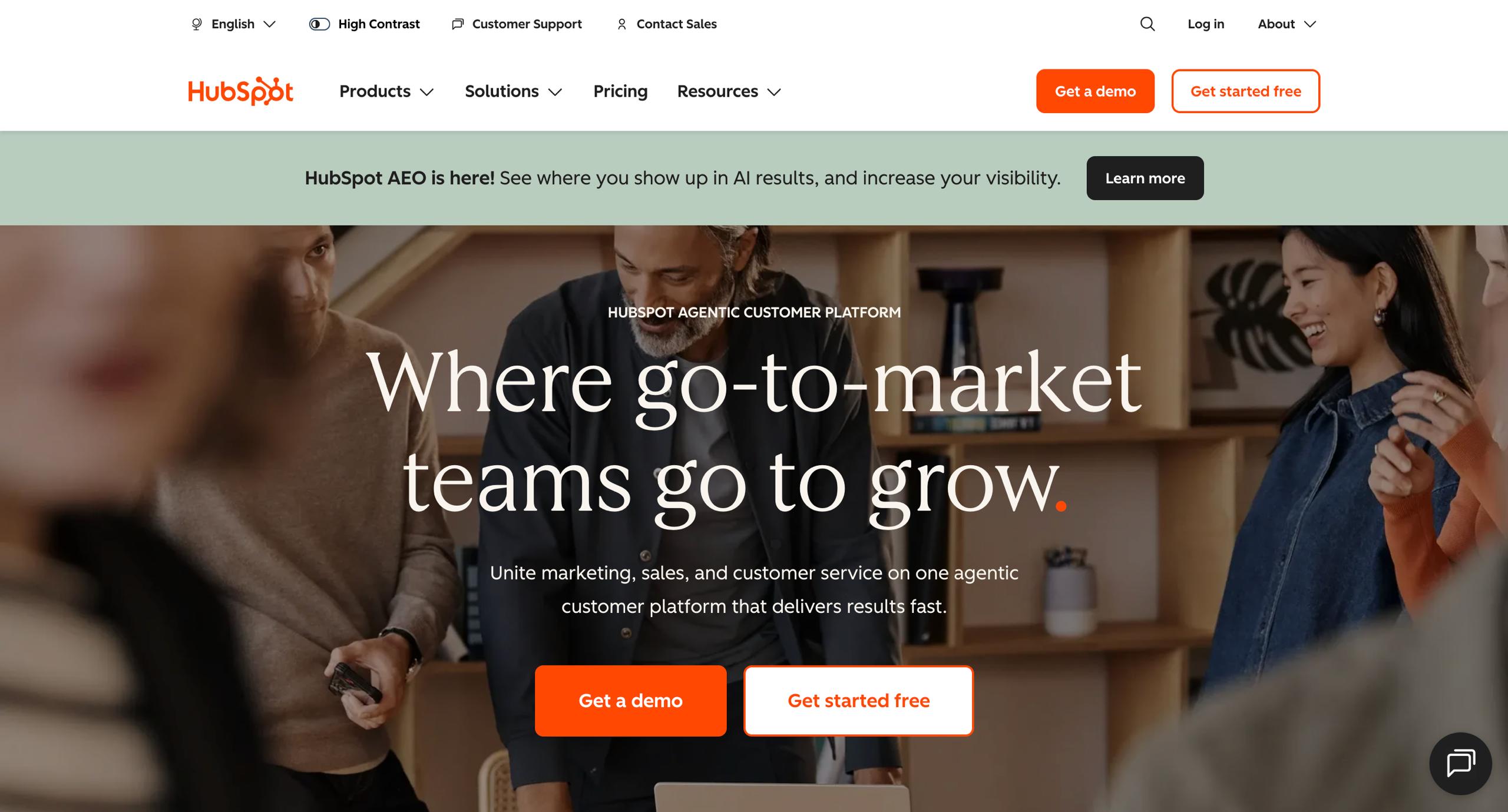 Plataforma de CRM de IA HubSpot Breeze com Prospecting Agent e rastreio de visibilidade da marca AEO para a gestão de contactos de pequenas empresas